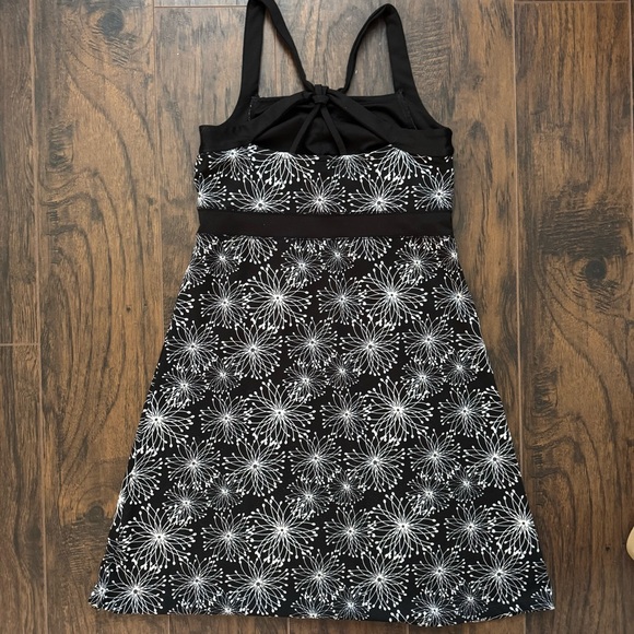 Soybu Small Black and White Floral Yoga Dress - Picture 2 of 8